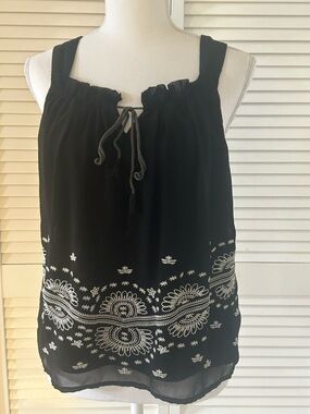 Adiva Black & White Embroidered Tie-Neck Sleeveless layered Top Flowy boho